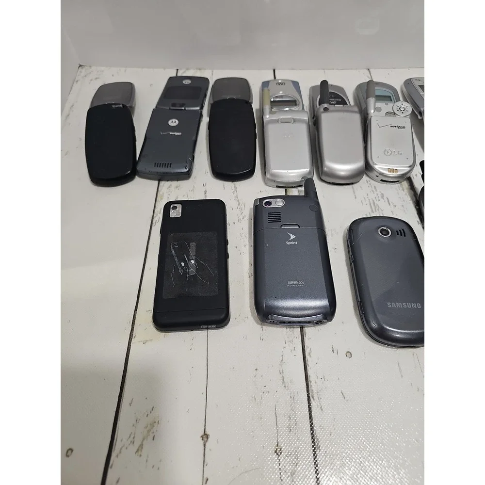 Vintage Cell Phone Lot of 13 Nokia Motorola  Samsung Sprint PCS Untested